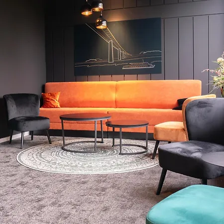 Juststay Muelheim Oberhausen & מלון
